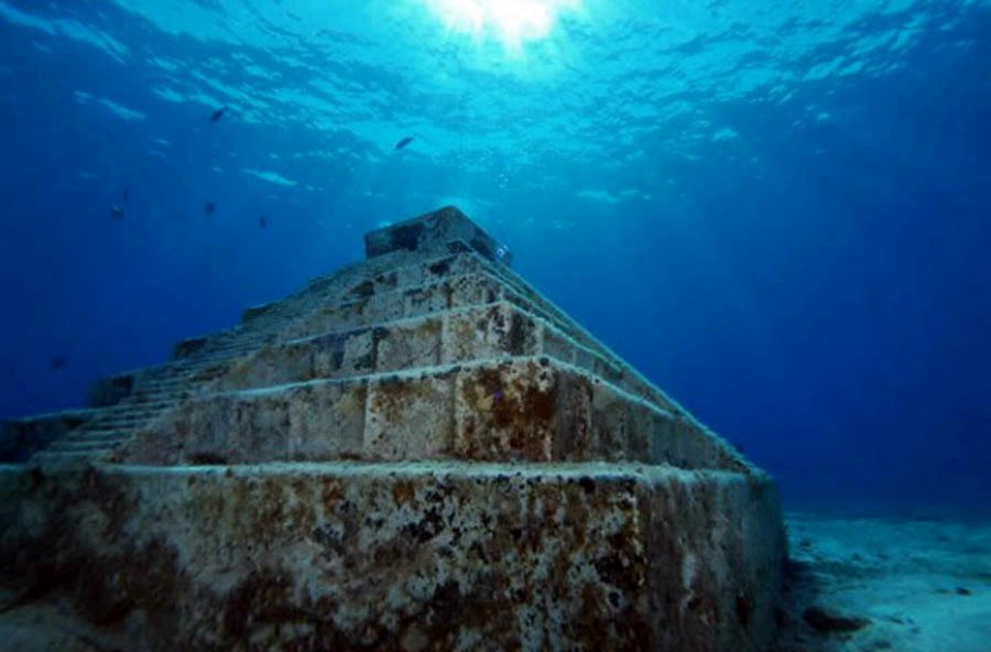 La Piramide di Yonaguni, Giappone: Prova di una Civiltà Antica?