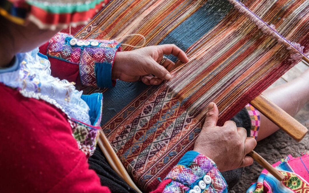 Discovering the Artistry of Máncora’s Local Handicrafts and Art