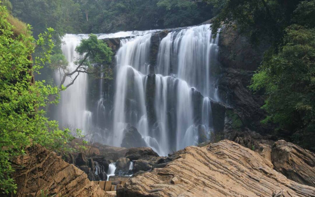 India’s Reverse Waterfall: A Natural Marvel in Maharashtra